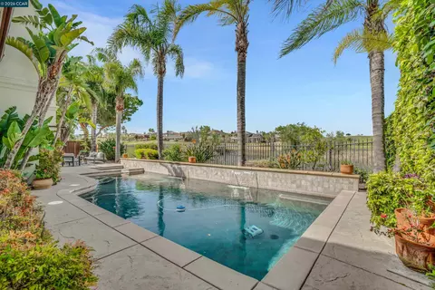 389 Roundhill Dr, Brentwood, CA 94513