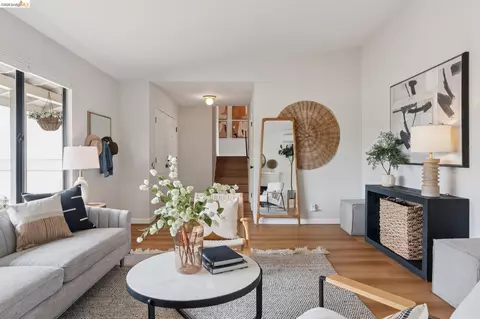 5200 Pinecrest Dr, Oakland, CA 94605
