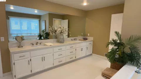 Bath - 91 Shell Pl, Discovery Bay, CA 94505 photo 3 of 5