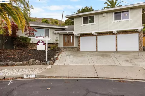 699 Fiesta Pl, Hayward, CA 94544