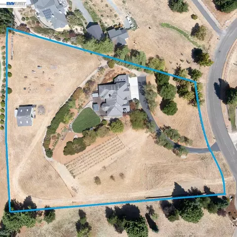 View/Area - 228 Stowring Rd, Petaluma, CA 94952 photo 4 of 5