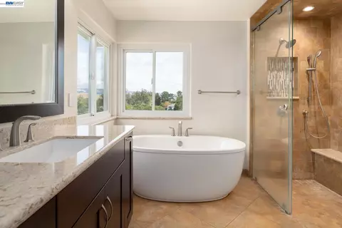 Bath - 228 Stowring Rd, Petaluma, CA 94952 photo 1 of 4