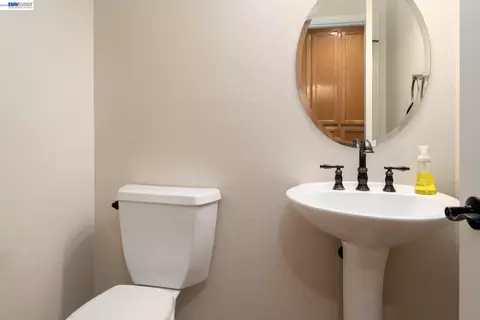 Bath - 228 Stowring Rd, Petaluma, CA 94952 photo 4 of 4