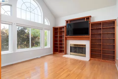 Living - 228 Stowring Rd, Petaluma, CA 94952 photo 7 of 7