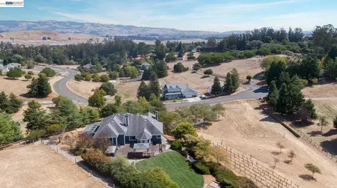 View/Area - 228 Stowring Rd, Petaluma, CA 94952 photo 3 of 5
