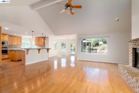 Living - 228 Stowring Rd, Petaluma, CA 94952 photo 4 of 7