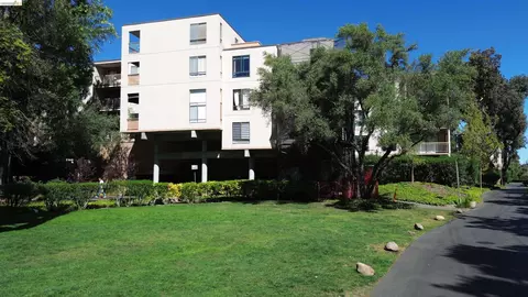 330 N Civic Dr #301, Walnut Creek, CA 94596