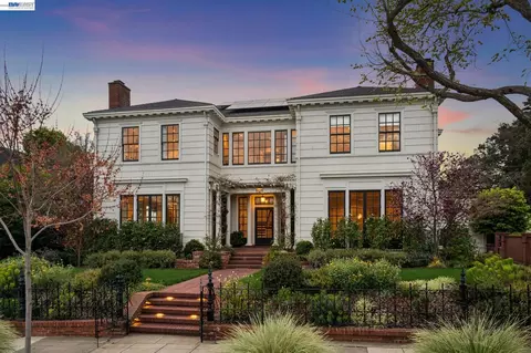 1121 Bay St, Alameda, CA 94501