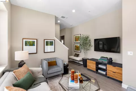 28924 Parkridge Loop #103, Hayward, CA 94544