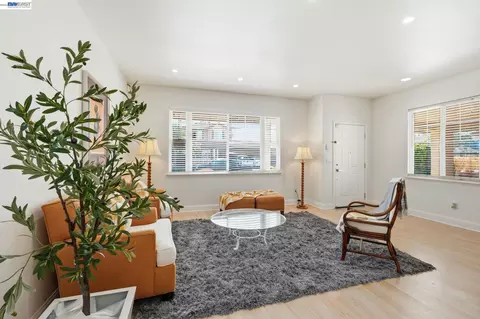 Living - 1339 Cherry Blossom, Tracy, CA 95377 photo 2 of 5