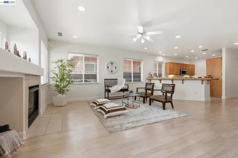 Living - 1339 Cherry Blossom, Tracy, CA 95377 photo 3 of 5