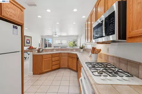 Kitchen - 1339 Cherry Blossom, Tracy, CA 95377 photo 2 of 3