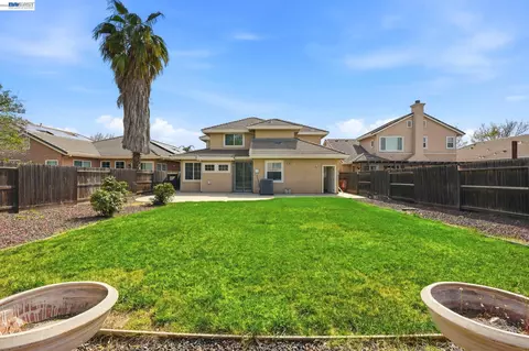 Exterior - 1339 Cherry Blossom, Tracy, CA 95377 photo 5 of 6