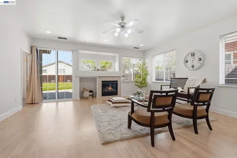 Living - 1339 Cherry Blossom, Tracy, CA 95377 photo 5 of 5