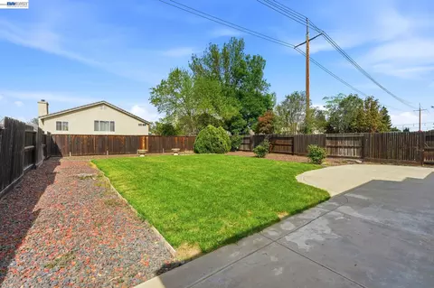 Exterior - 1339 Cherry Blossom, Tracy, CA 95377 photo 4 of 6
