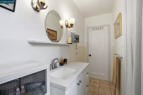 Bath - 1035 Santa Fe Ave, Martinez, CA 94553 photo 1 of 3