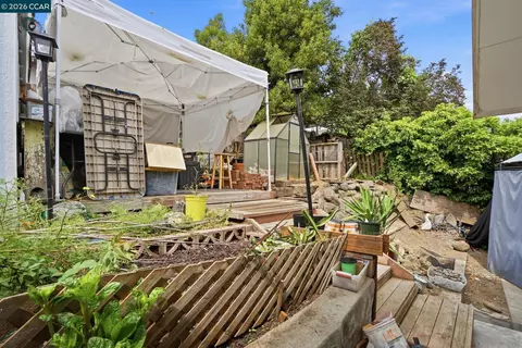 Exterior - 1035 Santa Fe Ave, Martinez, CA 94553 photo 7 of 8