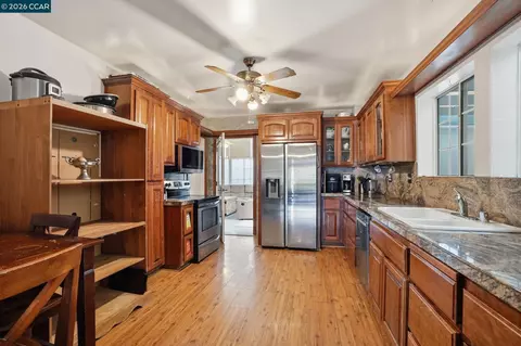 Kitchen - 1035 Santa Fe Ave, Martinez, CA 94553 photo 3 of 3