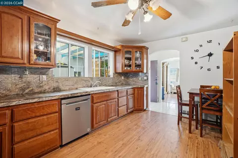 Kitchen - 1035 Santa Fe Ave, Martinez, CA 94553 photo 2 of 3