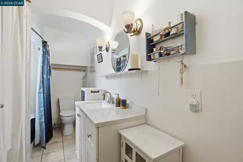 Bath - 1035 Santa Fe Ave, Martinez, CA 94553 photo 3 of 3