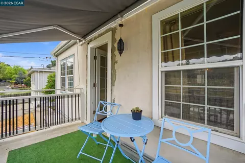 Exterior - 1035 Santa Fe Ave, Martinez, CA 94553 photo 5 of 8