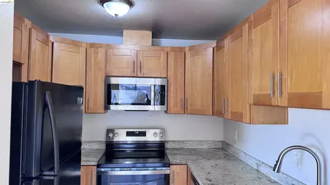 23 Raintree Ct #15, Hayward, CA 94544