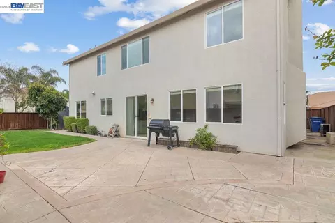 Exterior - 3400 Fallen Oak Dr, Modesto, CA 95355 photo 6 of 7