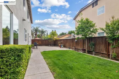 Exterior - 3400 Fallen Oak Dr, Modesto, CA 95355 photo 4 of 7