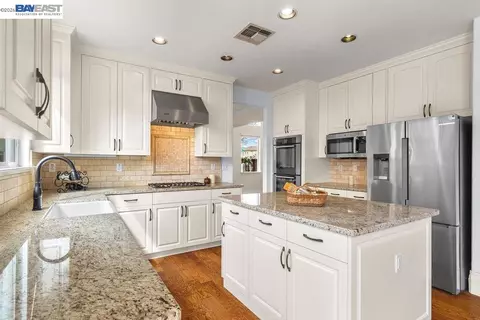 Kitchen - 3400 Fallen Oak Dr, Modesto, CA 95355 photo 5 of 5