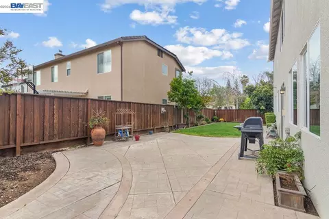 Exterior - 3400 Fallen Oak Dr, Modesto, CA 95355 photo 5 of 7