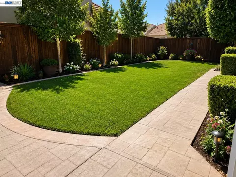Exterior - 3400 Fallen Oak Dr, Modesto, CA 95355 photo 3 of 7