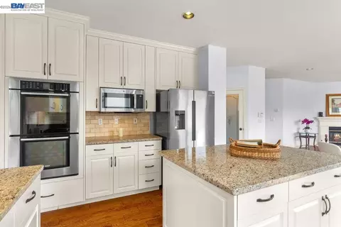 Kitchen - 3400 Fallen Oak Dr, Modesto, CA 95355 photo 3 of 5