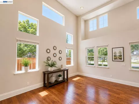 Living - 3400 Fallen Oak Dr, Modesto, CA 95355 photo 4 of 4