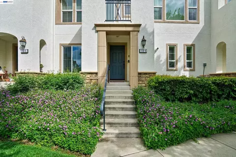118 Selby Ln #4, Livermore, CA 94551
