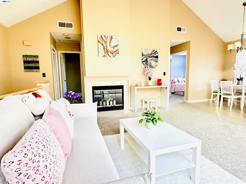 161 Seaway Ct, Hercules, CA 94547