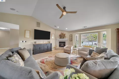Living - 2767 Canoe St, Copperopolis, CA 95228 photo 1 of 4