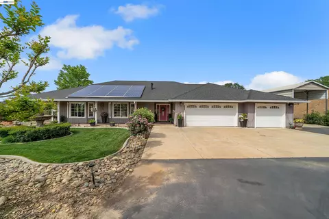 2767 Canoe St, Copperopolis, CA 95228