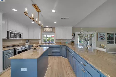 Kitchen - 2767 Canoe St, Copperopolis, CA 95228 photo 4 of 6