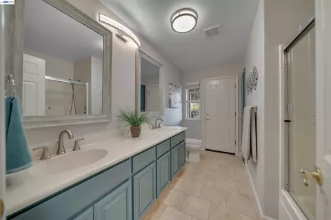 Bath - 2767 Canoe St, Copperopolis, CA 95228 photo 2 of 3