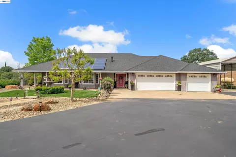 2767 Canoe St, Copperopolis, CA 95228