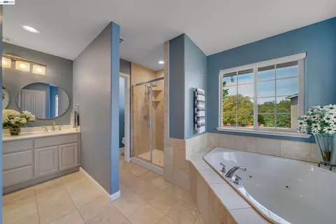 Bath - 2767 Canoe St, Copperopolis, CA 95228 photo 1 of 3