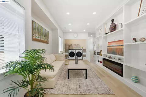 5605 E 16th St, Oakland, CA 94621
