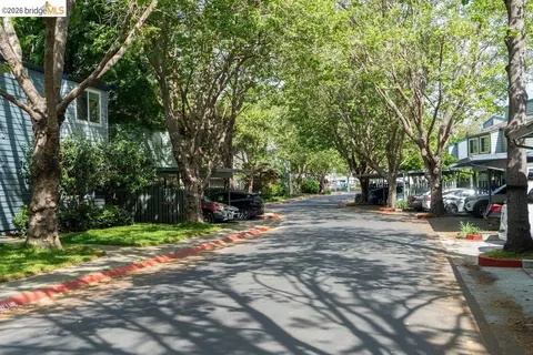 91 Emery Bay Dr, Emeryville, CA 94608