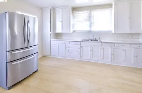 Kitchen - 926 Georgia St, Vallejo, CA 94590 photo 2 of 3