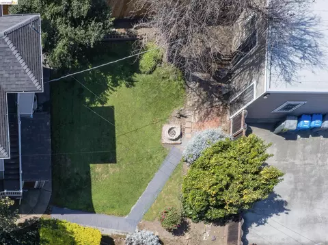 Exterior - 926 Georgia St, Vallejo, CA 94590 photo 4 of 6