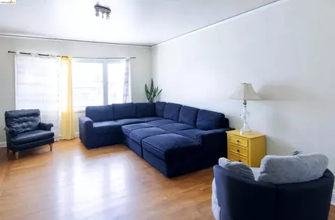 Living - 926 Georgia St, Vallejo, CA 94590 photo 1 of 4