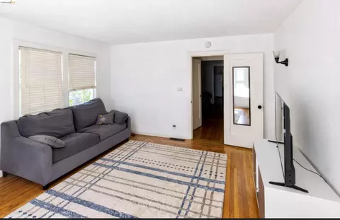 Living - 926 Georgia St, Vallejo, CA 94590 photo 3 of 4