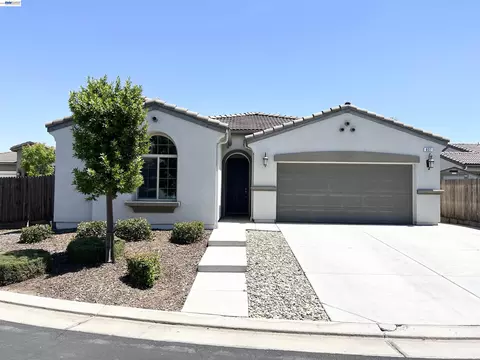 937 Lindsay Ln, Clovis, CA 93619