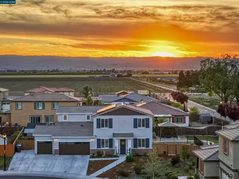 1655 Apricot Ct, Dixon, CA 95620