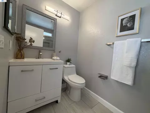 Bath - 7265 Cronin Cir, Dublin, CA 94568 photo 2 of 4